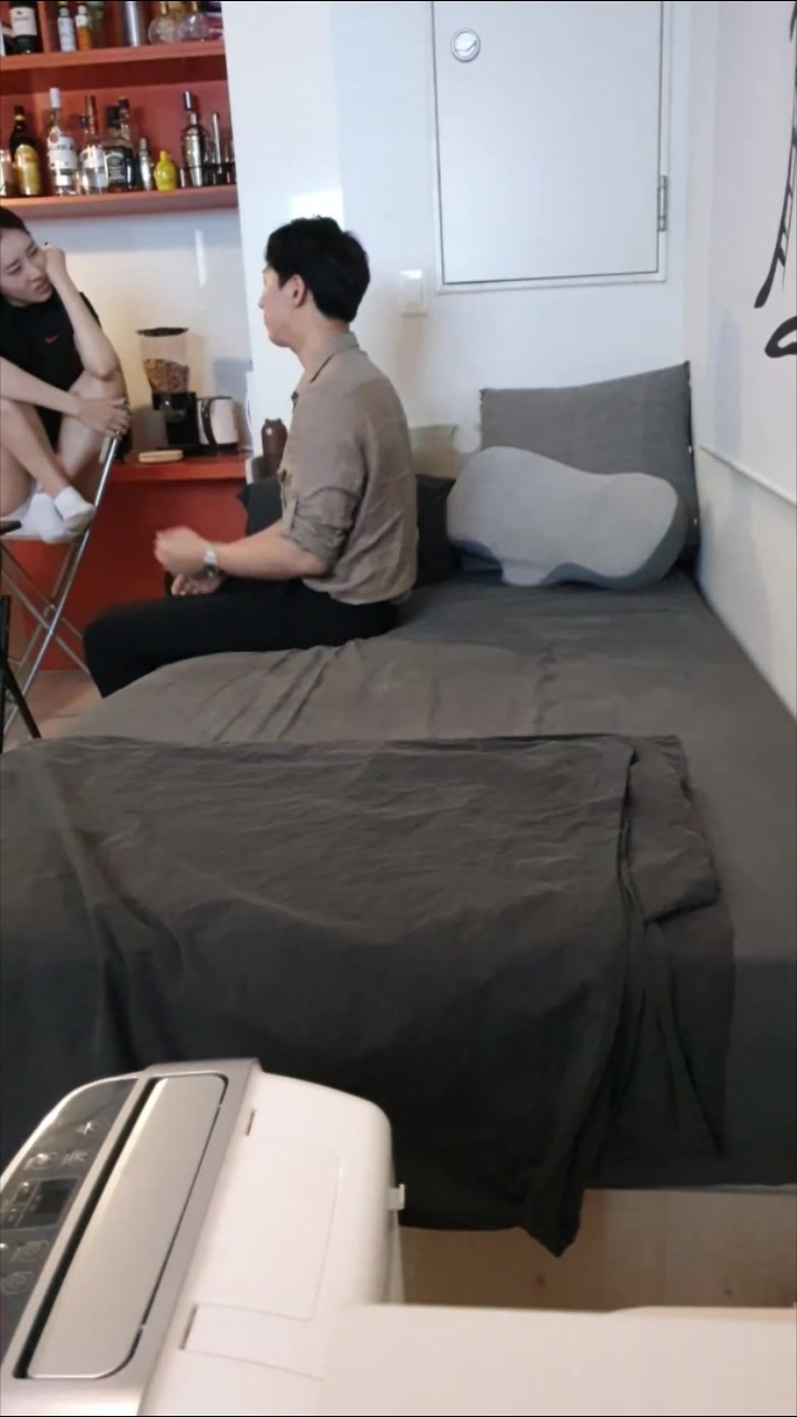 寓所约炮样子青涩气质美女大学生身材苗条很有做模特的潜质