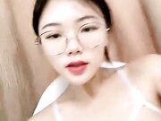 带着眼镜的文静女生真鸡巴骚 全程露脸黑丝情趣漏奶装 各种展示骚穴揉奶自慰