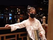 樱花小猫_古风少女户外漏出骚穴，想要被大肉棒后入