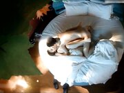 高颜值肤白貌美的小美女酒店私会网友奶子又白又大男的情不自禁躺在怀里吃咪咪