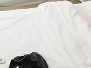 在醉酒的表妹面前强行上了她的空姐闺蜜，剧情反差较大，由剧烈反抗到接受