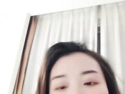 被小哥草尿的骚逼 把床都尿湿了 全程露脸吃鸡巴舔蛋 淫声荡语被小哥各种抽插