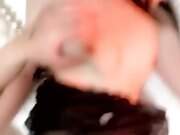 小哥网上聊了很久的高颜值极品美女终于勾搭成功约到家中 洗澡时已经在浴室干她了