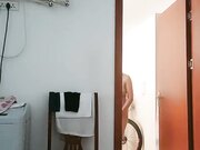 风骚少妇今天在家休息逼逼痒了勾搭男主插一下 先给狼友看看粉嫩的逼逼厕所尿尿