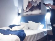 甜美小骚货 美腿小短裤 抓着屌吸吮 扛起双腿抽插 骑坐猛操搞得气喘吁吁