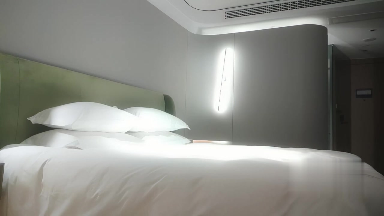 温柔妩媚真女神，后入啪啪乳浪翻滚，精彩佳作