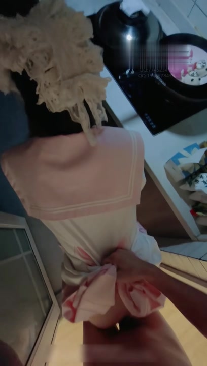 粉色水手服洛丽塔厨娘