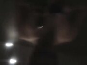 乳大臀翘的裹胸装短裤美女2800元约到酒店啪啪 沙发上揉奶抠逼 口交 抱起来插