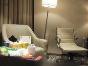 深夜约了个年轻漂亮的少妇姐姐上门服务真不客气进来又吃又喝的