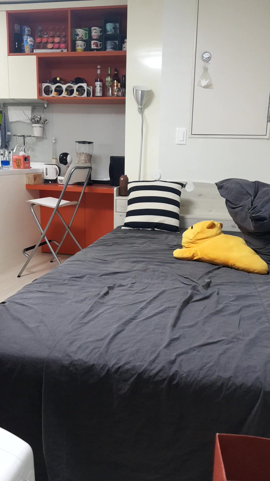 极品身材的美女同事猛插她的小嫩B