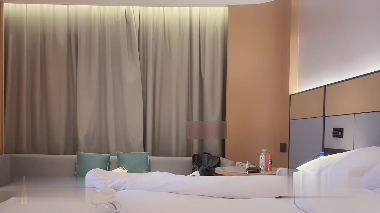 约操知名高颜网红_豪乳翘臀_皮肤雪白_狠狠干她一顿