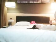 足疗洗浴会所撩妹约到个会所女营销宾馆开房被鸡哥偷偷摘套内射