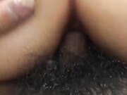 渣男和漂亮女友在汽车旅馆，先吃J，后插B，最后射到P眼里