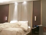 约了个白衣少妇沙发舌吻扣逼调情 床上骑坐摸奶抽插抬腿侧入大力猛操