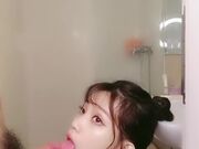 越南贱贱的小妖 娇小玲珑 浴室互相洗澡 洗干净就疯狂舔 硬了被狠狠修理,口爆