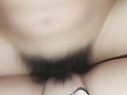 被窝里的人妻少妇让小哥趴在身下吃奶舔逼好刺激 阴唇都屌起来了