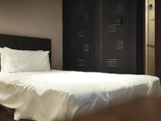 深夜场约了个蓝衣皮裙妹子啪啪 口交舔弄坐在身上抱起来大力抽插猛操