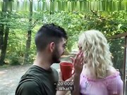 户外狩猎人妻再付款后当着老公面操她老婆的骚逼骑乘猛坐内射