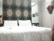 保养不错的少妇被操的逼肿了 用手挡着逼大哥我真不行了