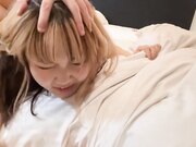 带着小口罩的小美女