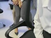 办公室的骚小姐跟她的同事姐妹花让小哥撩骚的受不了跑到厕所跳弹自慰骚逼