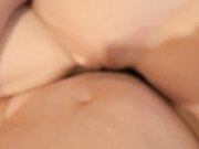 她那翘臀一扭一抖 骚劲直冲脑门 鸡巴硬得没法忍 从后面插进去啪啪狂干