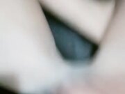 副驾驶的长腿小姐姐丝袜短裙真诱惑 开着车就摸逼把车停好去后排开始车震