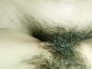 副驾驶的长腿小姐姐丝袜短裙真诱惑 开着车就摸逼把车停好去后排开始车震