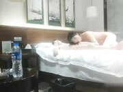 小伙今夜约战00后小萝莉 粉嫩干净 侧颜颇有几分像张子枫 大胸乖巧又配合