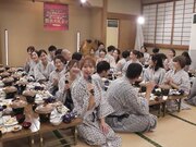 在空无一人的教室里展开亲密性爱教学2