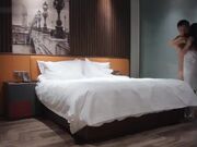 妖艳性感的气质美女秘书下班被公司总监带到酒店潜规则