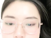 情侣下海吸金 丰满可爱的妹子穿开档肉丝被男友暴操 最后颜射 眼镜骚母狗