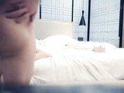 性感牛仔长裤气质美女和网友酒店私会 操逼前甜言蜜语哄着轻轻干