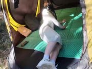 与人妻去野外野炊 在帐篷内做爱 无比刺激