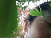 气质骚妇跟她帅气的小哥哥激情户外 礼物刷到位直接全裸脱掉给小哥口交大鸡巴真骚