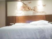 人妻骚女再来一炮 骑在身上摸肥臀 站立后入全裸输出 搞得受不了