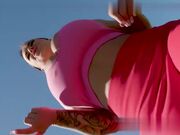 大屁股继母在输掉和她继子的赌约后被狠狠地操翻了