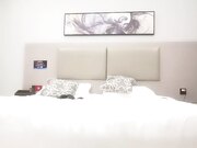 先聊聊天培养感情洗完澡开操，特写口交骑坐后入抽插猛操