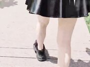 光天化日刺激寻欢周末带着妹妹去公园散步半天找不到厕所