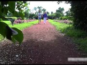 在口交前勾引她的男人 让她的身体湿润 准备好做爱