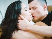 大奶美女模特口吞大鸟颜射满脸