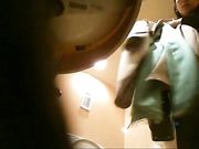 银行里的女厕偷拍，各种制服小姐姐