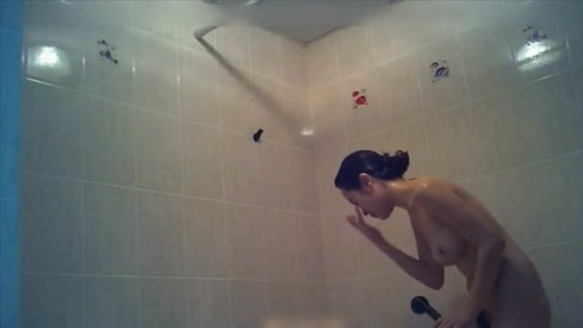 偷拍到的女友閨蜜衛生間沐浴洗澡