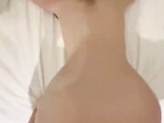 刚放假的表妹在家睡懒觉，被我哄骗商场有一只会跳舞的猫，吵着让我带她去看看，谁知半路让司机改道去酒店