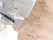 我成为了继母的网恋对象，继母网恋不知道是我，居然还跟我裸聊！趁她做瑜伽的时候打视频，让继母给我看她的