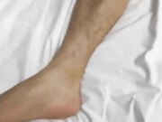 玩淫乱脱衣服游戏，让两女穿上丝袜共待一夫，被操上瘾的姐妹竟然玩起叠罗汉太刺激了！