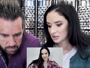 卑鄙的继父母想让继女怀孕