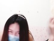 三女一男淫乱大派对 这男的有福了 三个女的伺候他一个