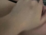 嫂子在厨房洗碗大哥还在门外就把嫂子拉进房间嫂子淫叫声太大差点被大哥发现