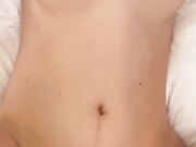 女友酒店蒙眼被轮操 双腿大开骚穴溢精 多人内射狂欢